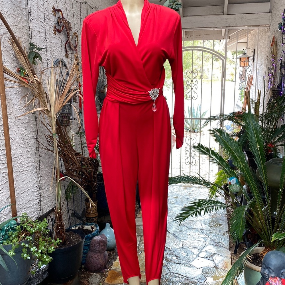 ♦️❤️♦️KAREN OKADA FOR DAVID HOWARD VINTAGE RED STIRRUPS JEWELED JUMPSUIT♦️❤️♦️